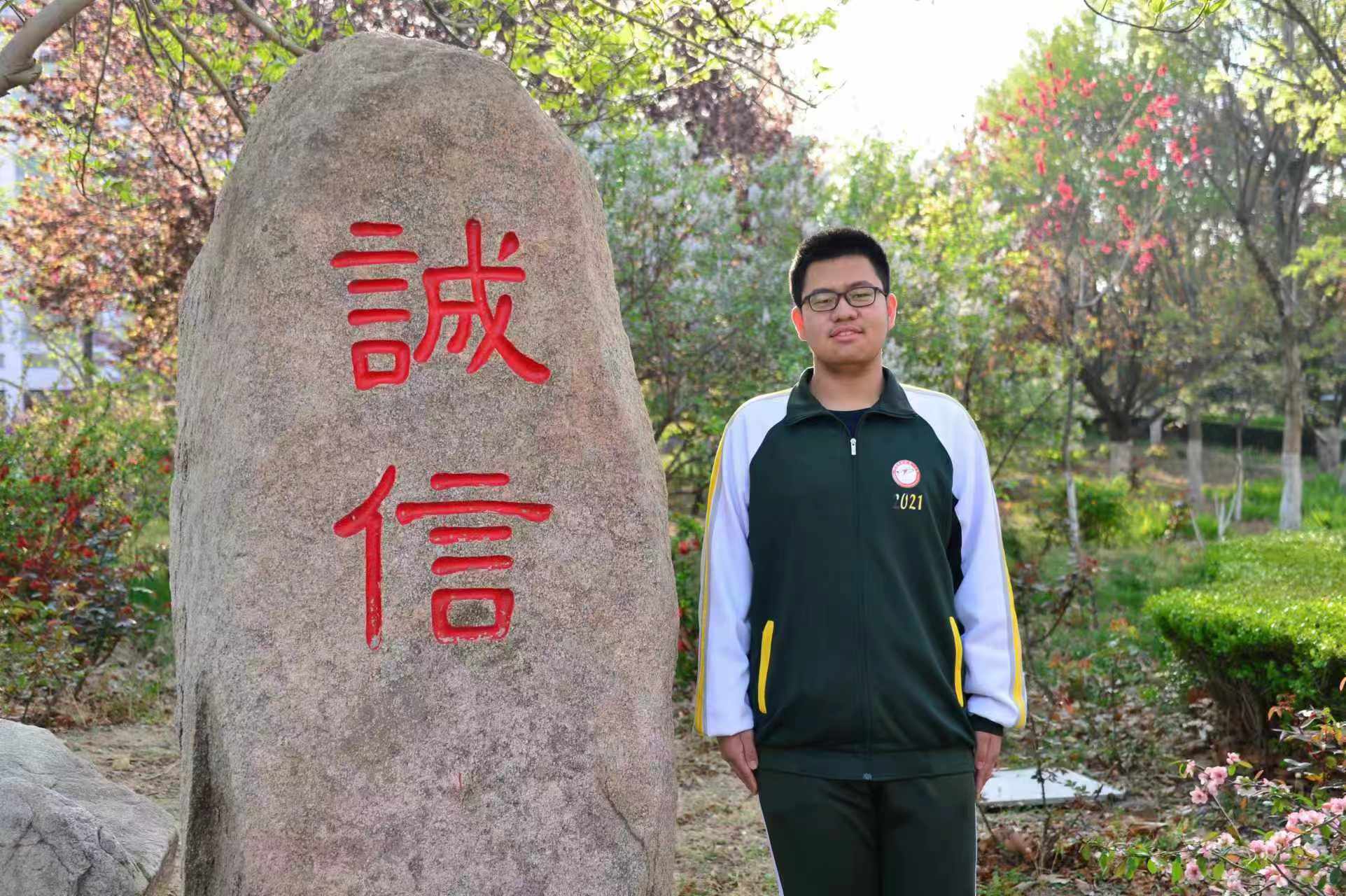 王颢鸣